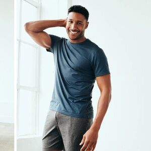 Quince Men’s Flowknit Breeze Performance Short Sleeve Tee NWT Heather Ocean Navy